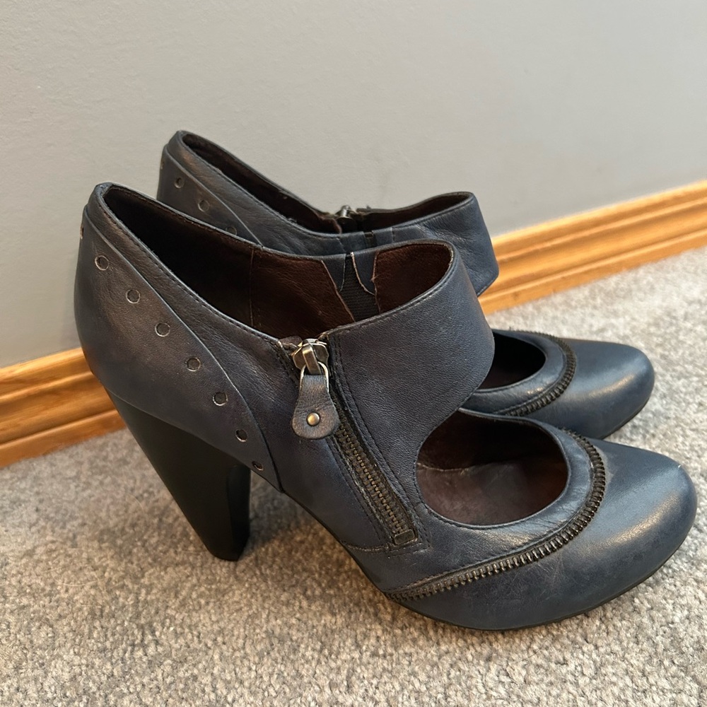 Stylish Blue Leather Women's Heels